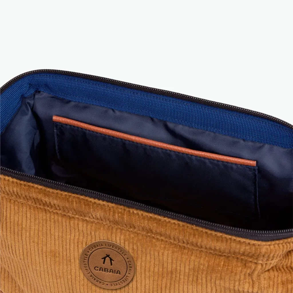 3283-TDM-W23-TROUSSE-TRAVEL-TK-KIT-ORCHARD-ROAD-FACE-HD-3701328332190-03.webp