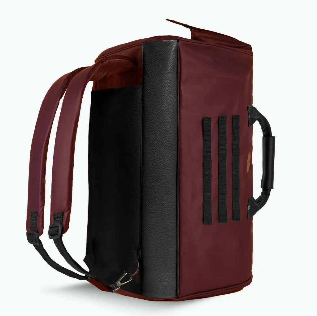 TDM-DUFFLE-PERTH-3_4-DOS-RVB-HD.webp