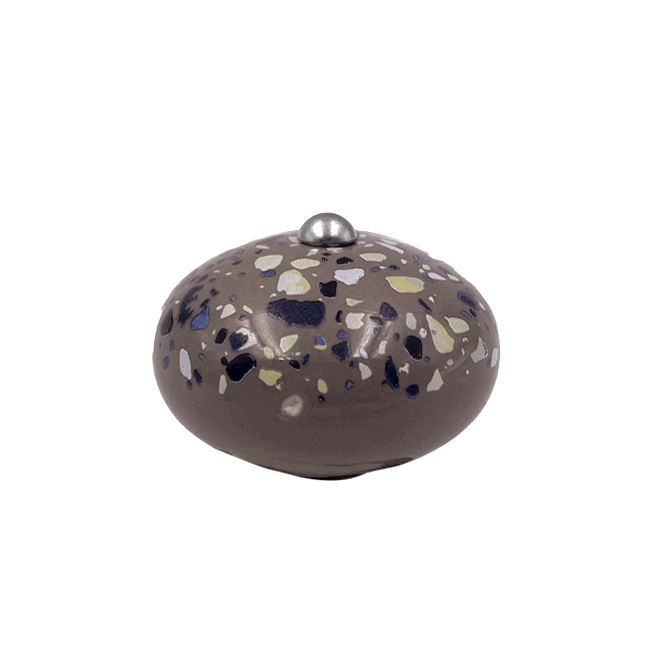 [6953-MJCP22] Poignée cocotte macaron céramique motif Terrazzo Chocolat
